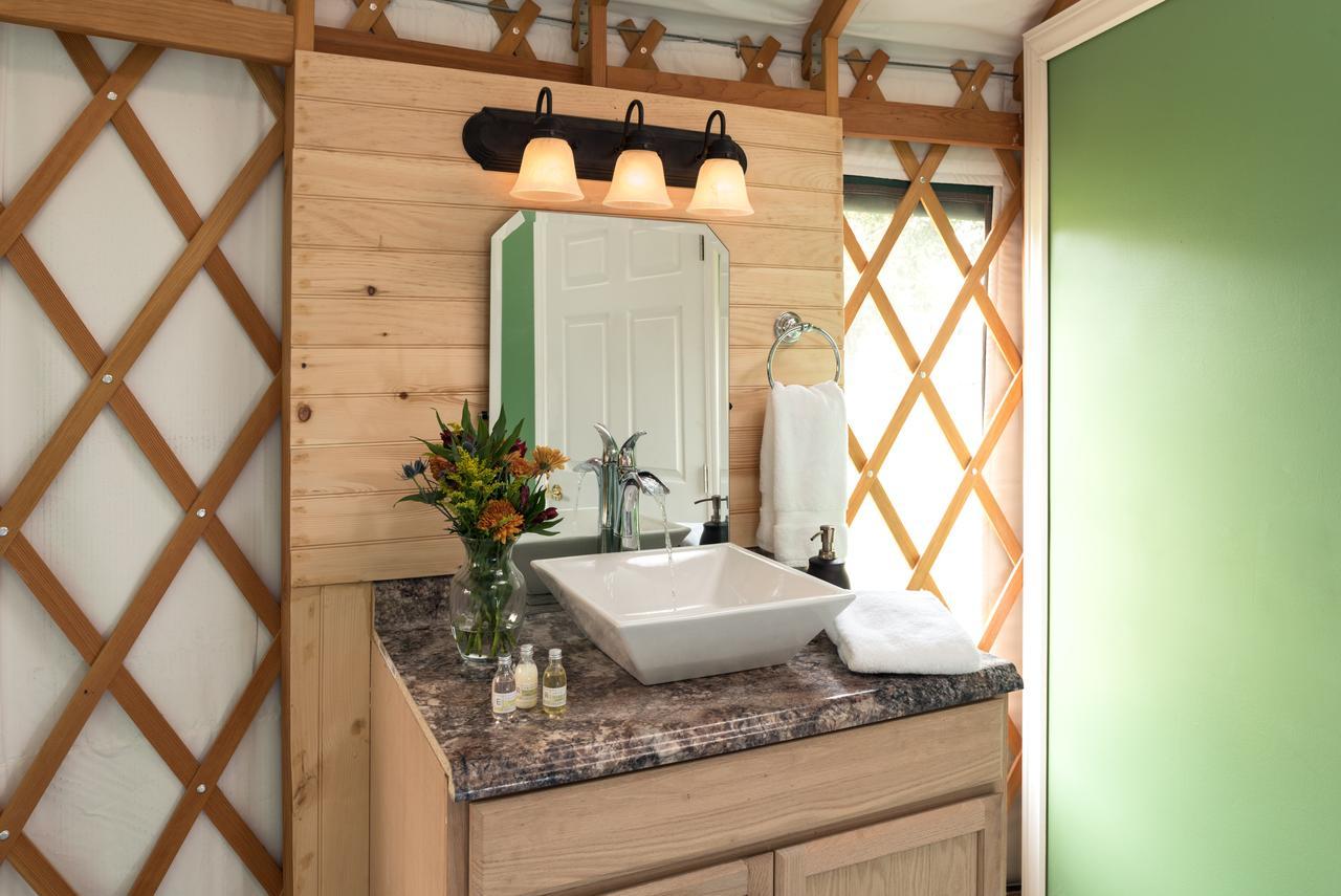 Yale Manor B&B & Yurt Glamping Εξωτερικό φωτογραφία