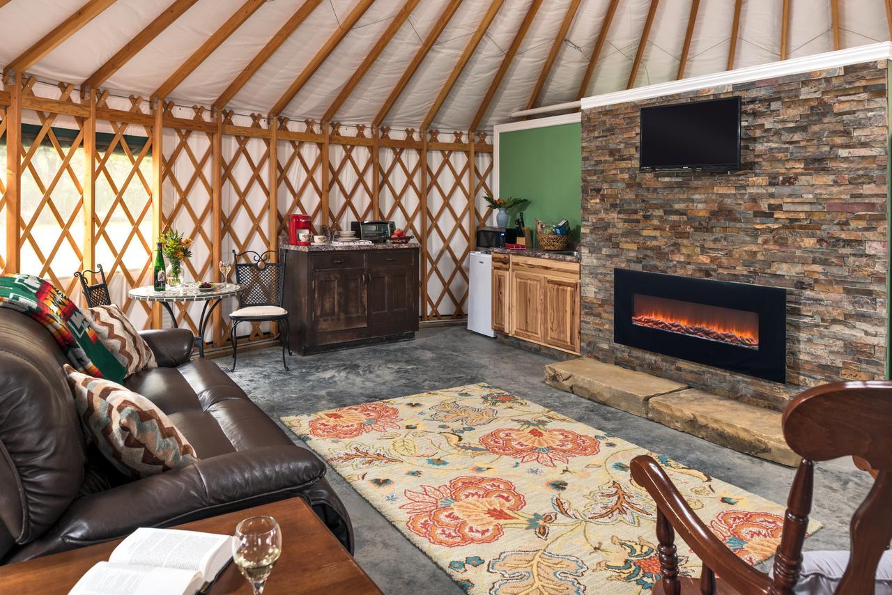 Yale Manor B&B & Yurt Glamping Εξωτερικό φωτογραφία
