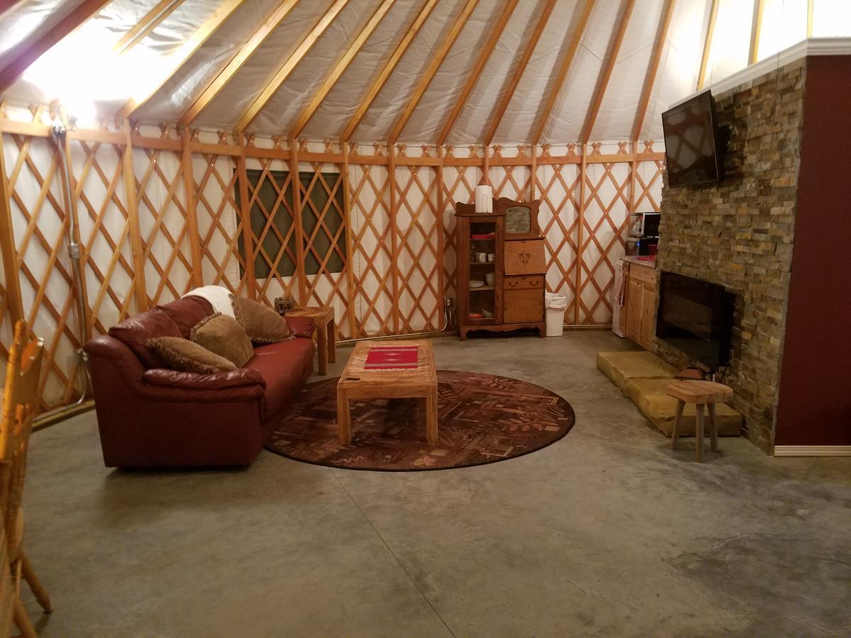 Yale Manor B&B & Yurt Glamping Εξωτερικό φωτογραφία