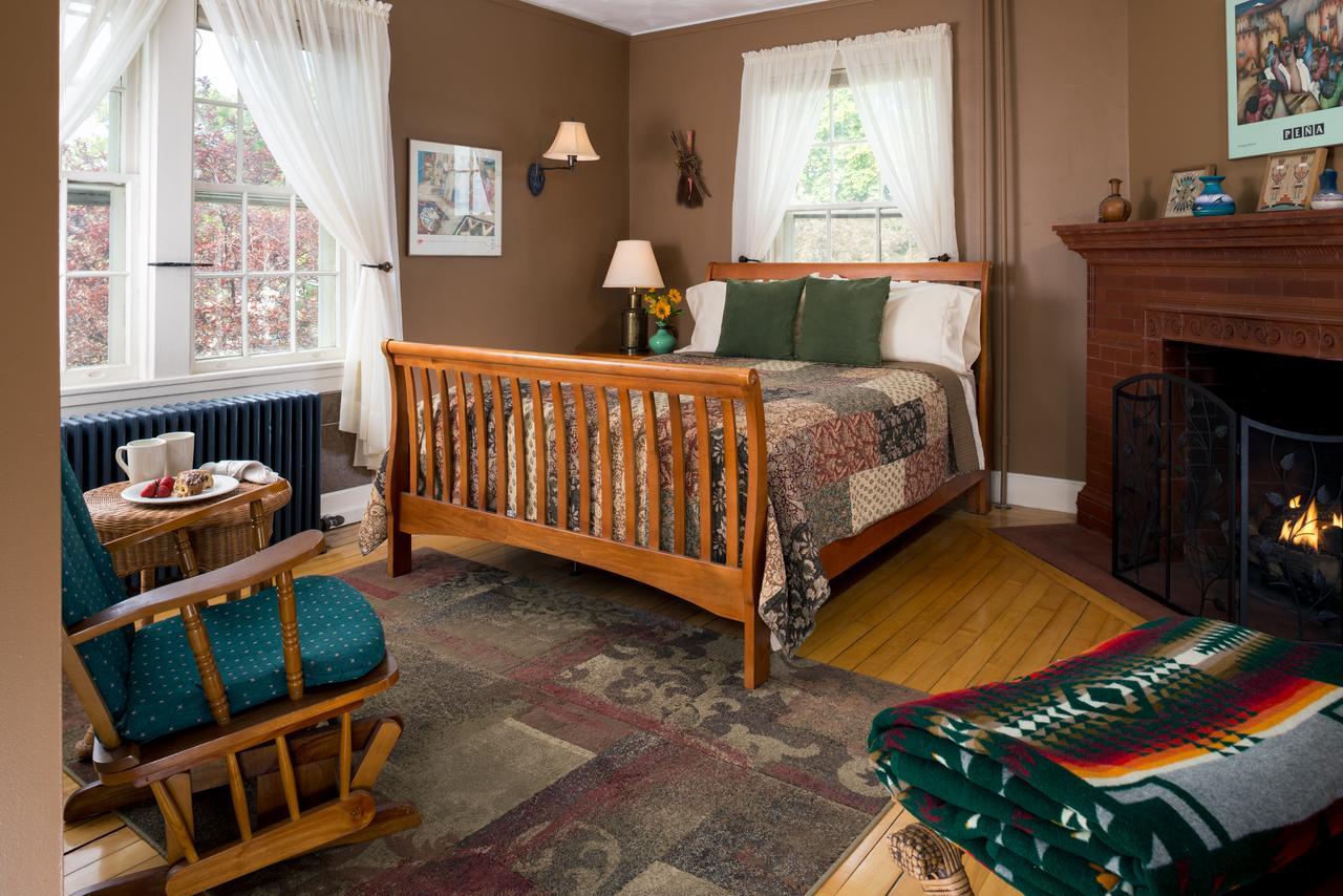 Yale Manor B&B & Yurt Glamping Εξωτερικό φωτογραφία