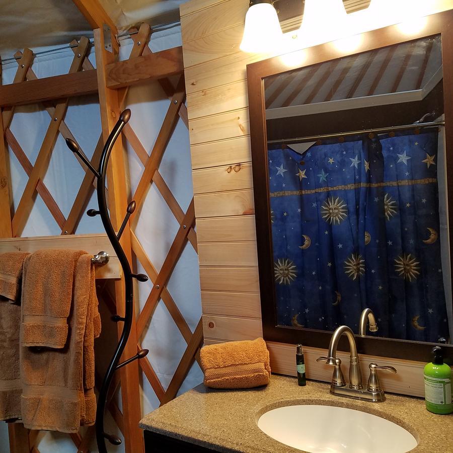 Yale Manor B&B & Yurt Glamping Εξωτερικό φωτογραφία