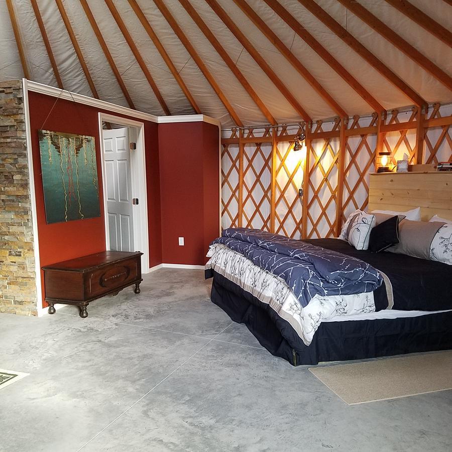 Yale Manor B&B & Yurt Glamping Εξωτερικό φωτογραφία