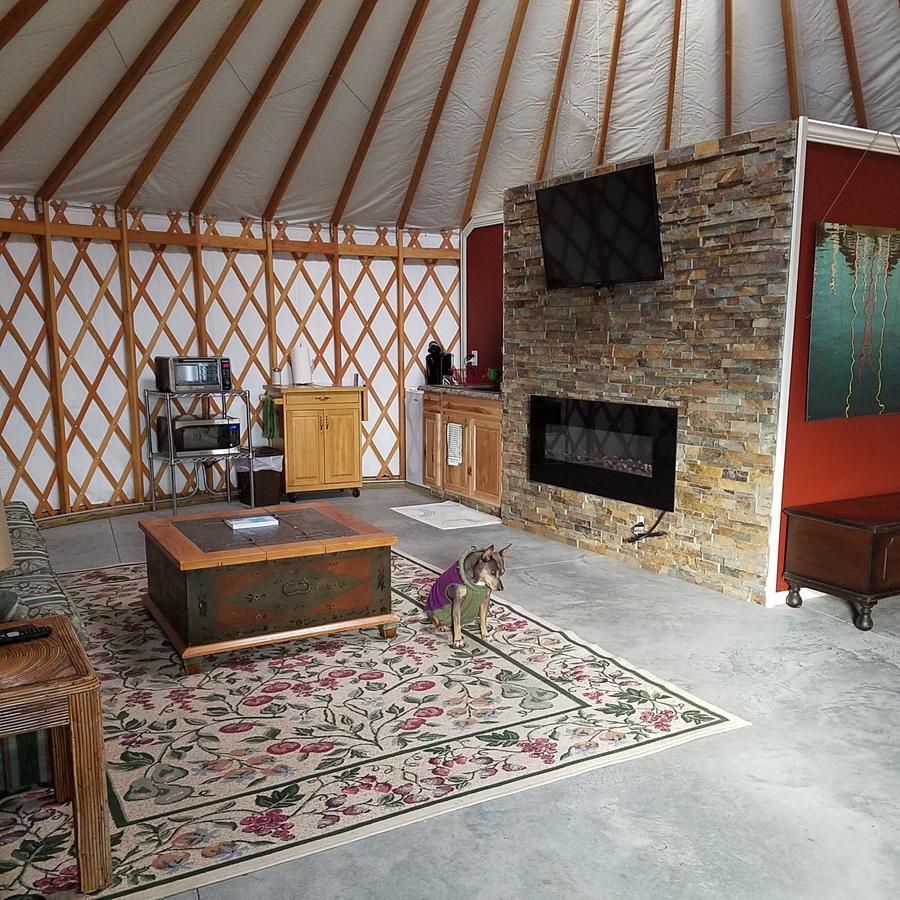 Yale Manor B&B & Yurt Glamping Εξωτερικό φωτογραφία